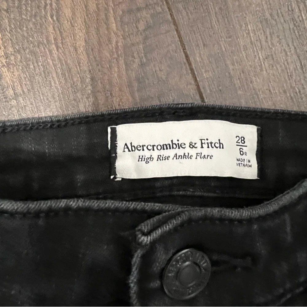 Abercrombie & Fitch High Rise Ankle Flare Jeans - Picture 3 of 5